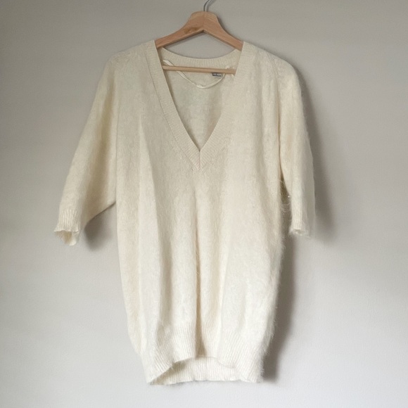 Vintage Sweaters - 80’s-90’s Vintage Cream Fuzzy Angora V-Neck Sweater